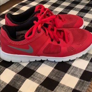 Nike boy size 3y shred sneakers